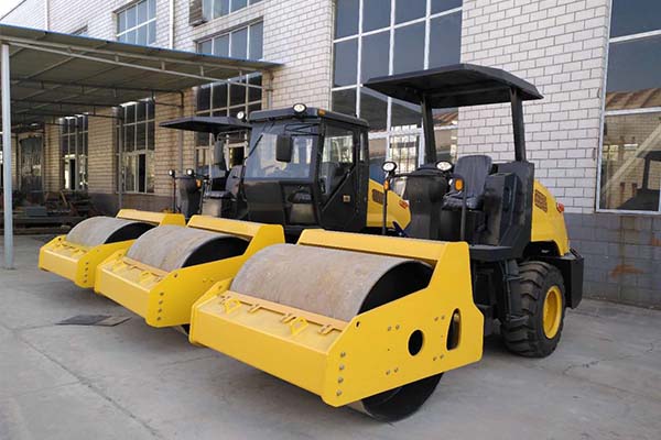 <a href='http://m.yijingbagua.cn' target='_blank'>壓路機</a>廠家 <a href='http://m.yijingbagua.cn' target='_blank'>壓路機</a>廠家