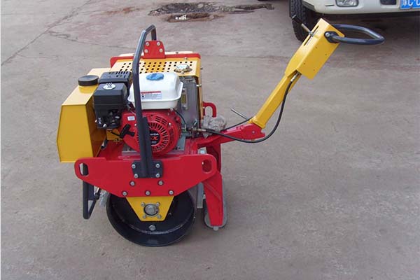 小型<a href='http://m.yijingbagua.cn' target='_blank'>壓路機</a> 小型<a href='http://m.yijingbagua.cn' target='_blank'>壓路機</a>