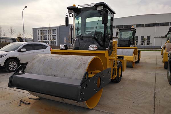 振動<a href='http://m.yijingbagua.cn' target='_blank'>壓路機</a>